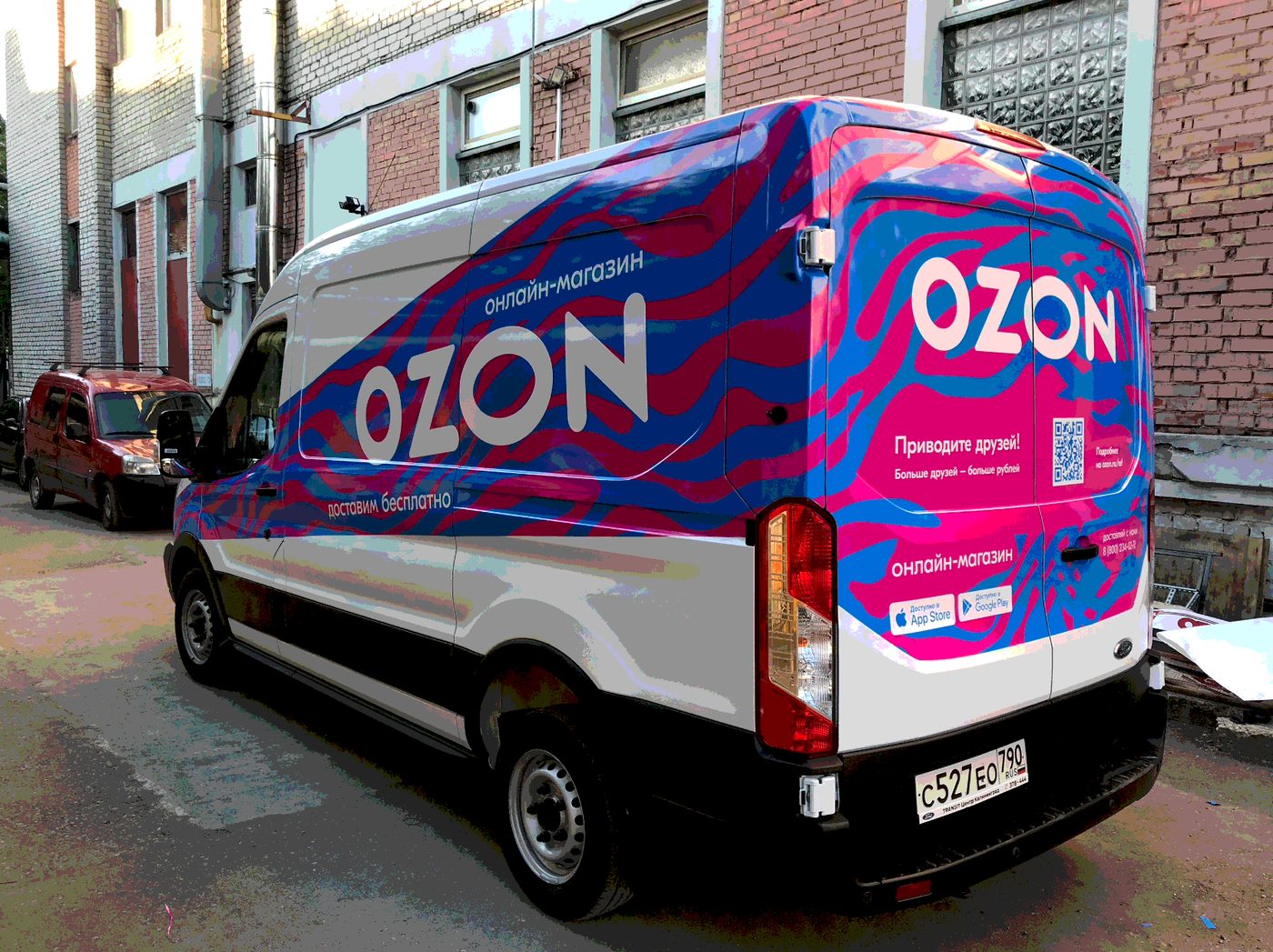 Брендированный фургон OZON