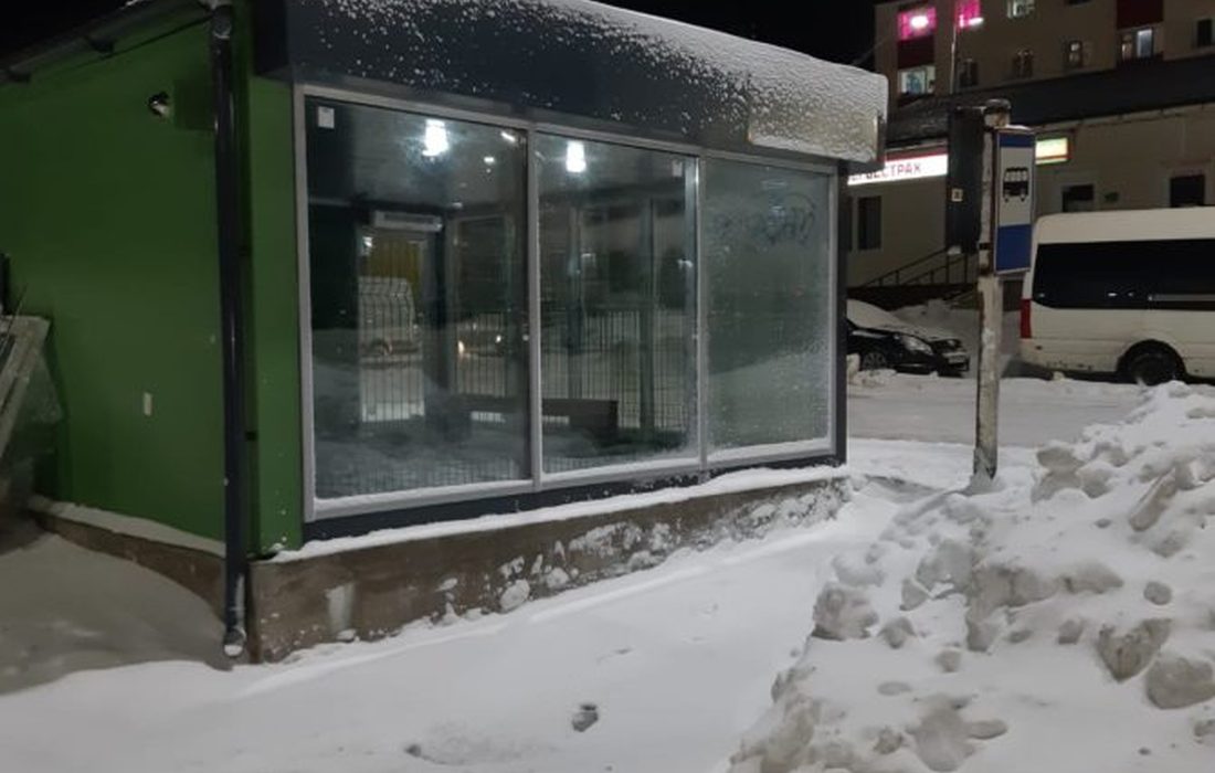 Остеклённый остановочный комплекс в Заполярном